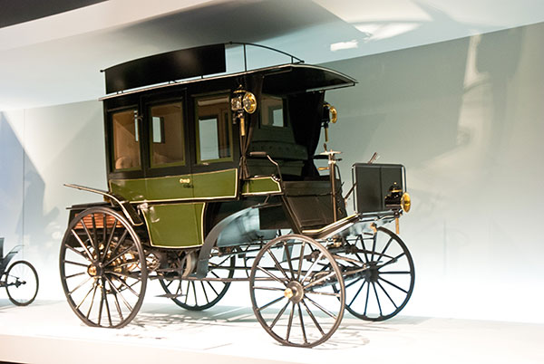 L'omnibus Benz et la locomotive Daimler